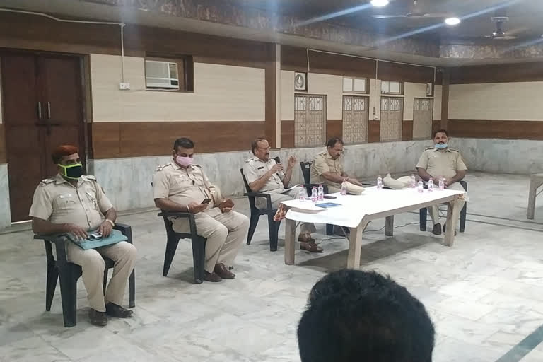 delhi police acp meeting with market association