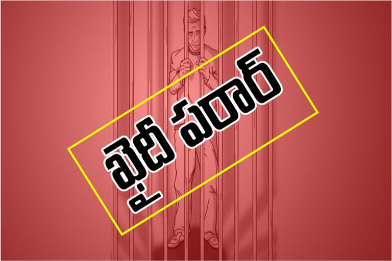 Remand prisoner escapes from hospital in warangal