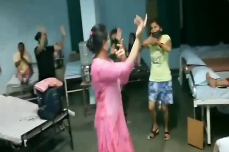 women danced in corona ward