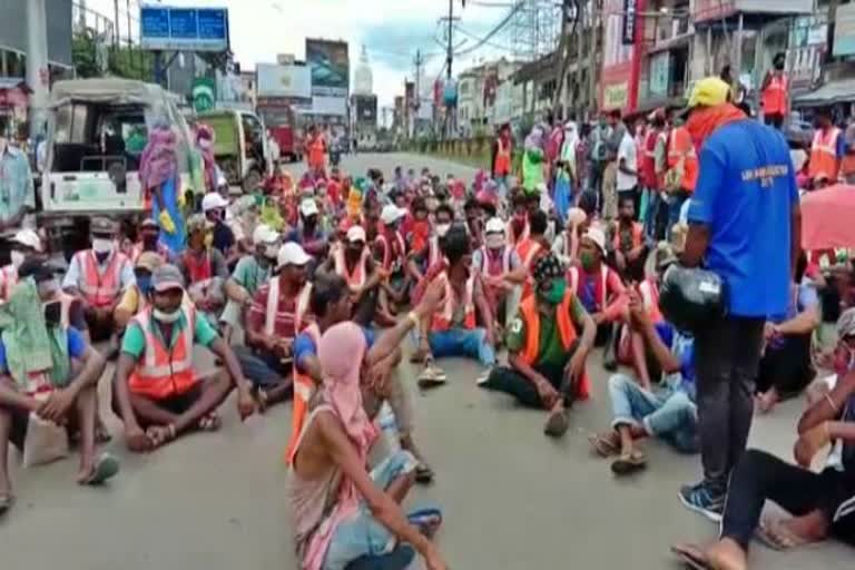 cleaners protest regarding incentive money in Ranchi