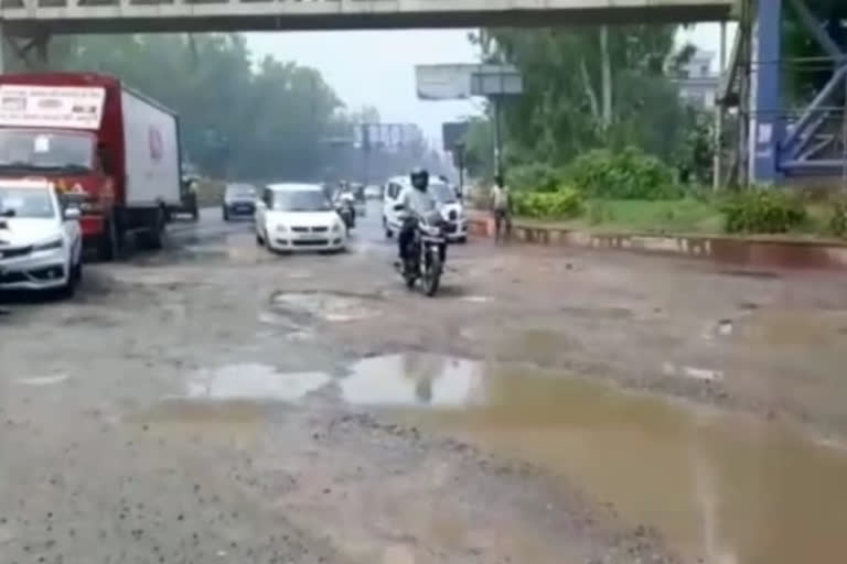 water logging in potholes became problem after moderate rain in ghaziabad