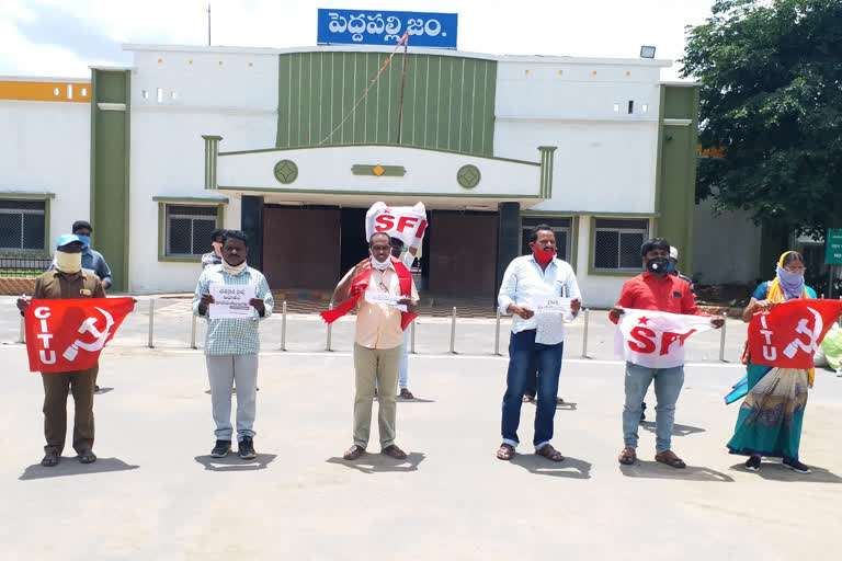 opposition parties protest at peddapalli against railway privatization