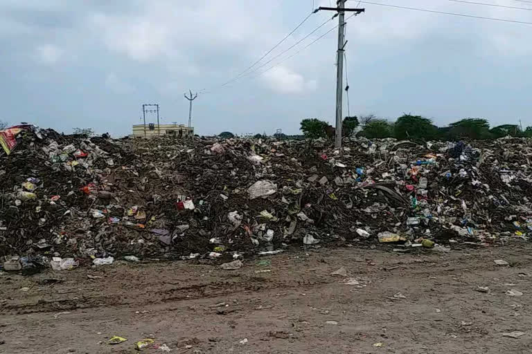 જામનગરમાં ડમ્પિંગ સાઈડ પાસેના ખેતરો થયા બરબાદ, પ્લાસ્ટિકના કારણે વાવેતર ફેલ