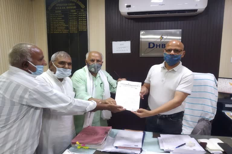 Bhiwani Resident Welfare Association submitted a memorandum to the Electricity Department official