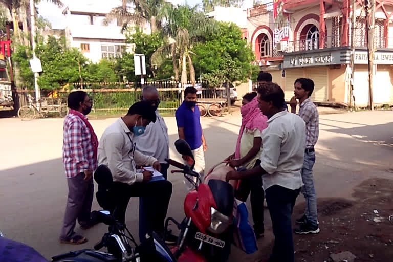 action against those who leave without wearing mask in kawardha