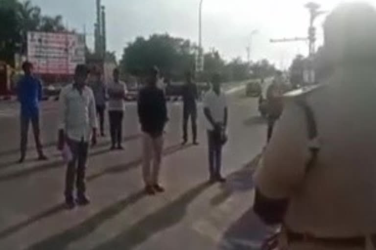 vijayawada traffic police impose fine who not wearing masks while coming to outside