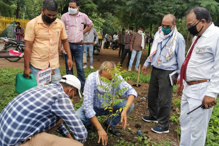 DRM inspected Itarsi railway station