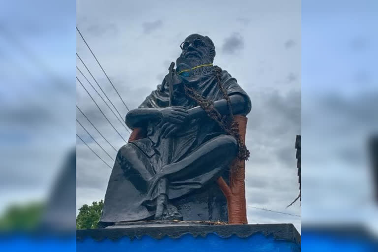 disrespect-to-the-periyar-statue