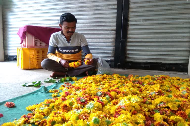 Flowers in Pandhurna have reduced