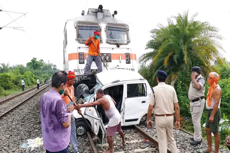 2 car passengers killed after a car which was illegally crossing the railway tracks in bihar