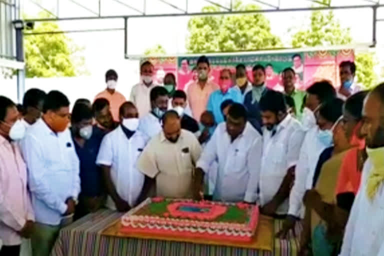 minister jagadeesh reddy birthday celebrations at nalgonda