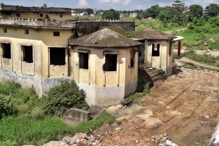 Electric crematorium turned into ruins in ranchi