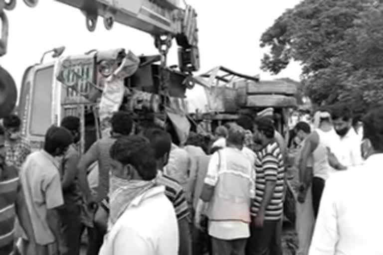 lorry rolled down in guntur kurnool national highway in guntur district