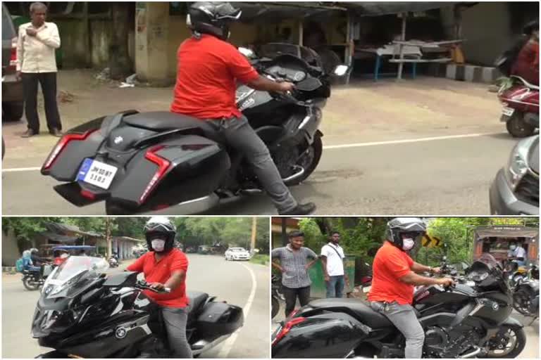 BMW bike in dhanbad, BMW bikes on the roads of Dhanbad, bike lover in dhanbad, धनबाद की सड़कों पर दिखा बीएमडब्ल्यू बाइक, धनबाद की सड़कों पर बीएमडब्ल्यू बाइक, धनबाद में बाइक प्रेमी