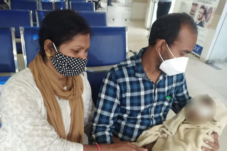 a tribal couple of dumka donated eyes of their baby vanshika