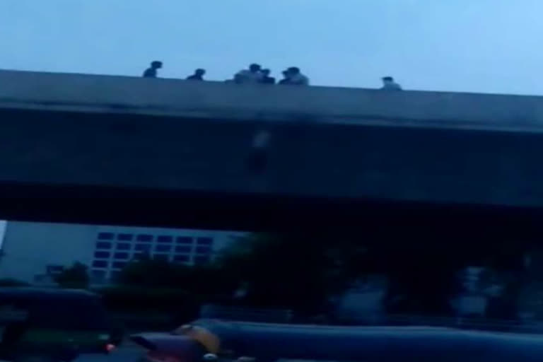 A person hanged himself on the bata flyover in faridabad