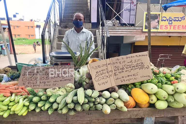 State-wide street vendors protest demanding to release relief fund