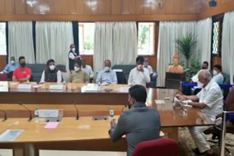 cm-meeting-with-heads-of-private-medical-college