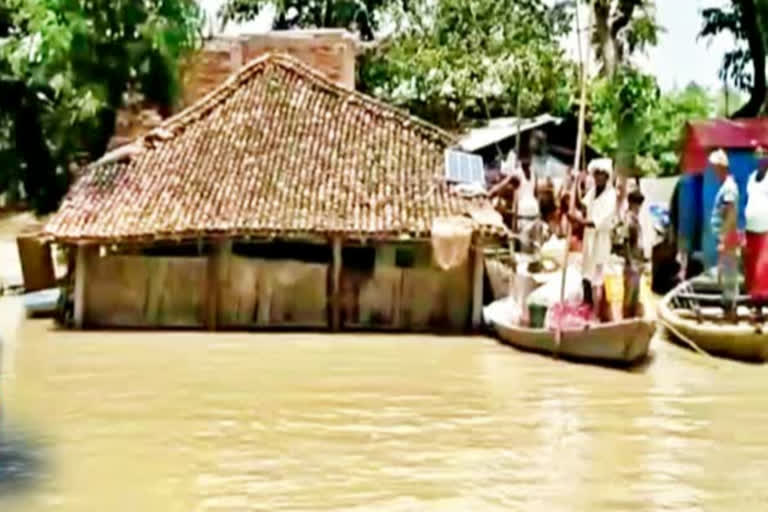 rivers in bihar overflowing 30 blocks affected by flood