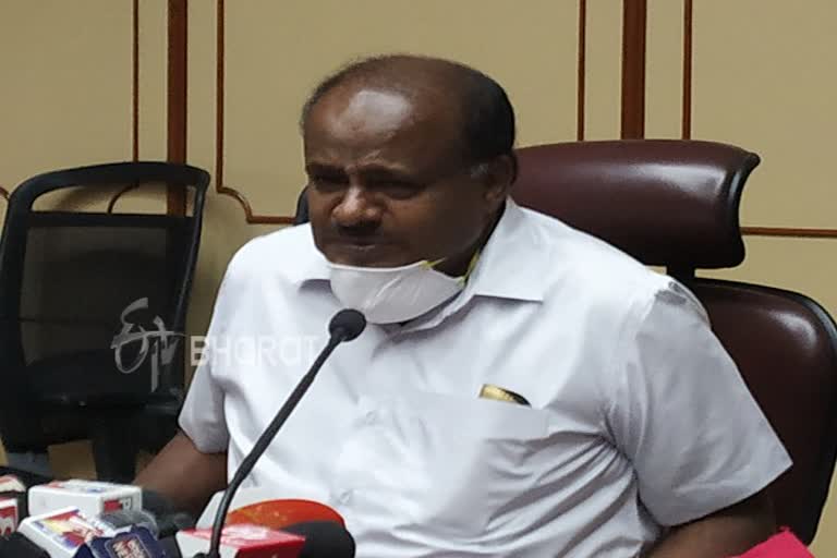 1 year completed for kumaraswamy who loses his power as cm.. Fans say sorry for him