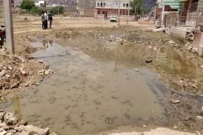 Water in Chauhatan, Chauhatan News