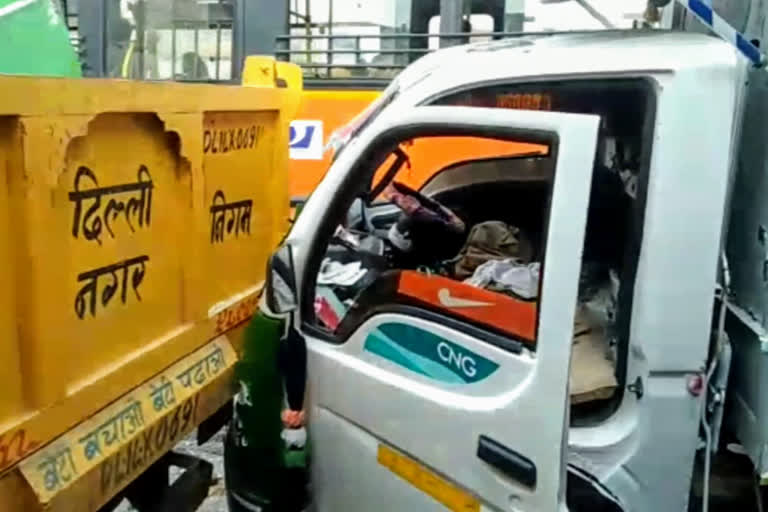 tata S collide with dumper at bakkarwala village in delhi