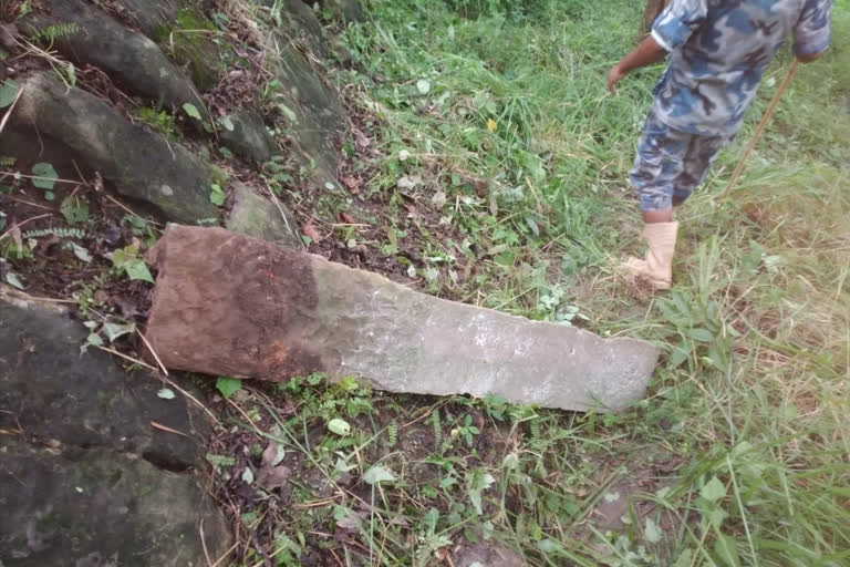 Nepali citizens allegedly uproot pillar near Sita Cave in Bihar