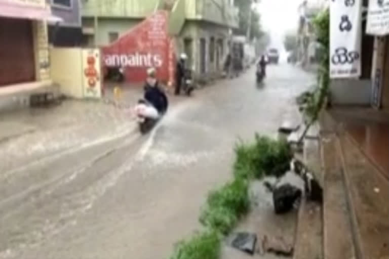 heavy rain in vijayawada drainages are blocked with rain water