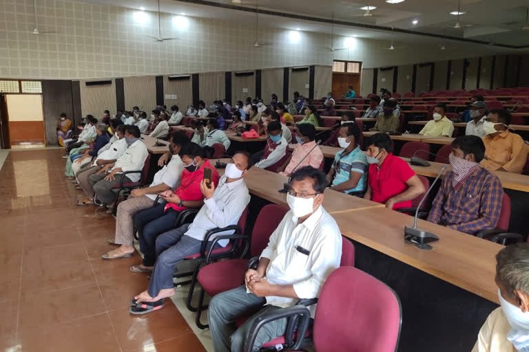 journalisits underwent corona test in kadapa collectorate