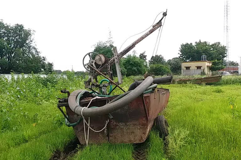 Sand mining boat machine seized