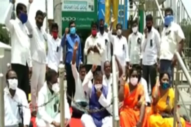 Women Sarpanch And Dalit Organisations Protest In Yadadri Bhuvanagiri District