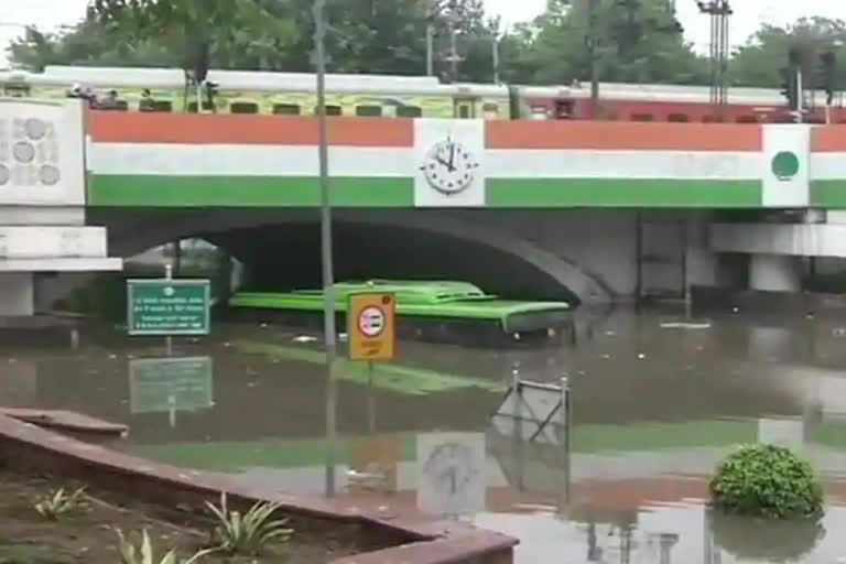 After auto-driver dies by drowning under waterlogged Minto Bridge in Delhi, kin seek answer from government