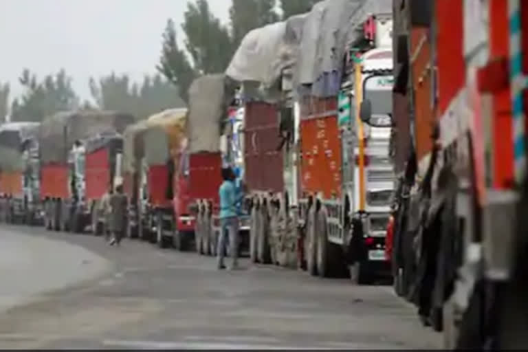 Daily fuel price hike may push up freight charges by 20pc, say truckers