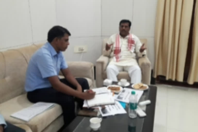 State Minister Bharat Singh Kushwaha took a meeting