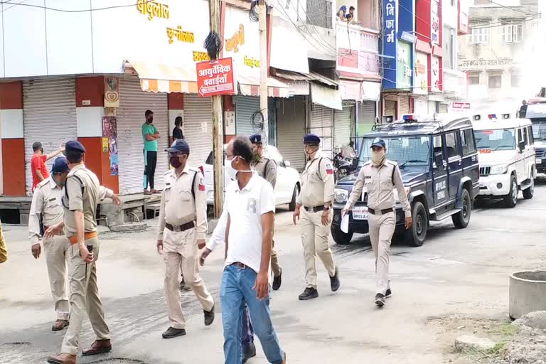 Flag march for Sunday lockdown in Dewas