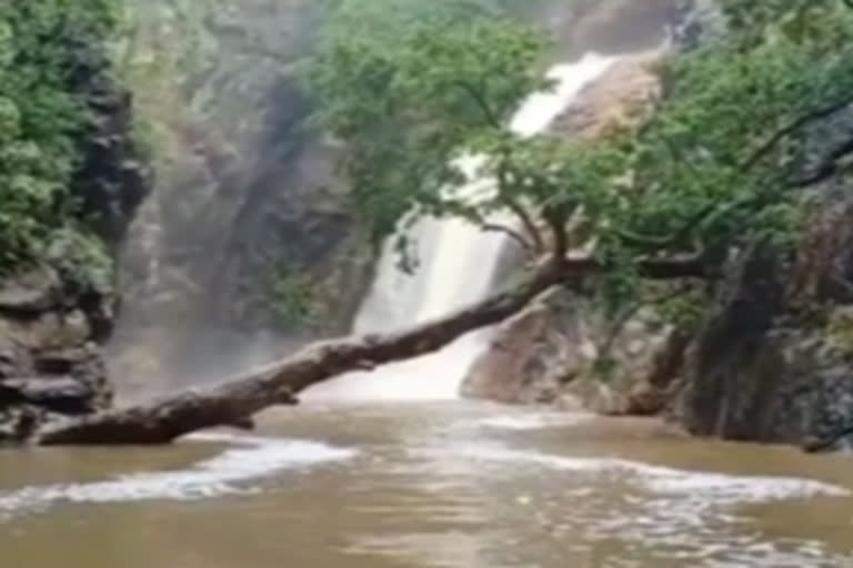 Man dies in Gangana head waterfall while taking selfie