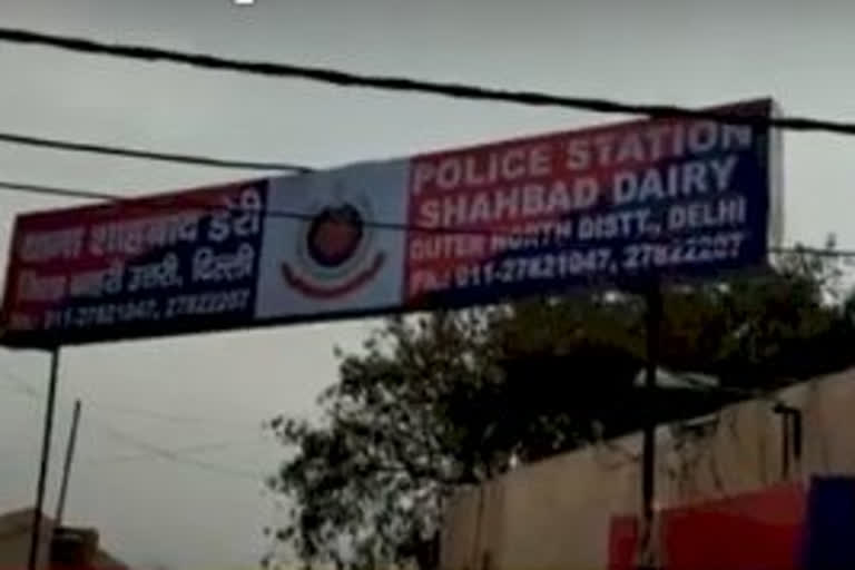 Delhi police arrest a criminal in Shahbad dairy of North District