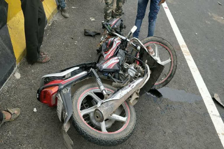 collision between a bike and a tractor in jind