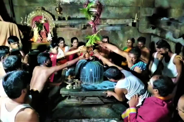 special-pujalu-in-ganesh-temple-at-ganapavaram-in-jayashankar-bhupalapalli