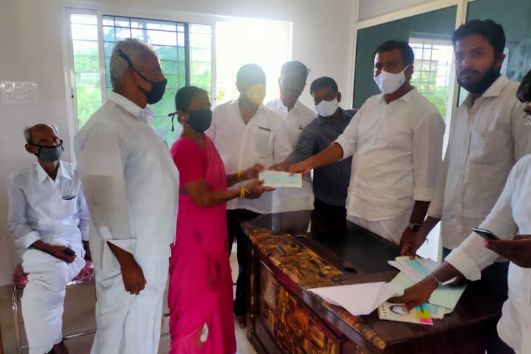 Chief Minister distributes relief fund checks