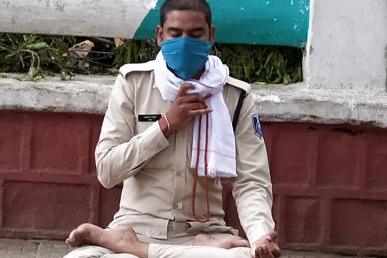 Constable sitting in front of police headquarters