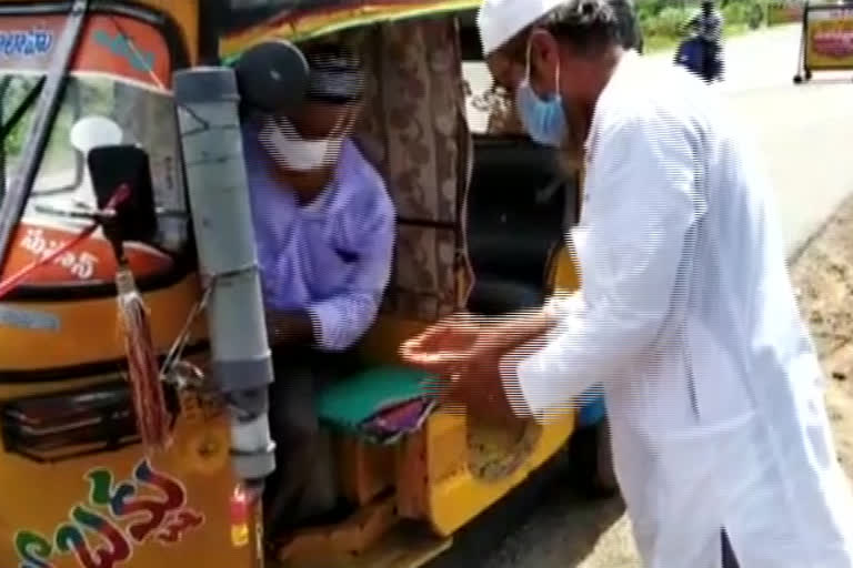 Auto driver preventive measures against corona infection at guntur ferangipuram