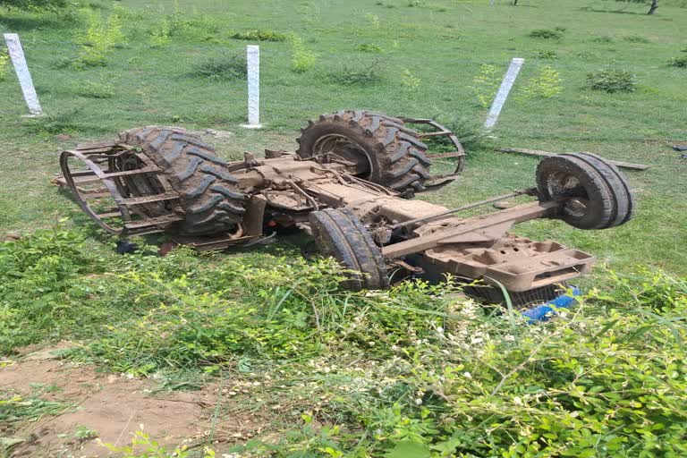 Villagers injured due to tractor overturning