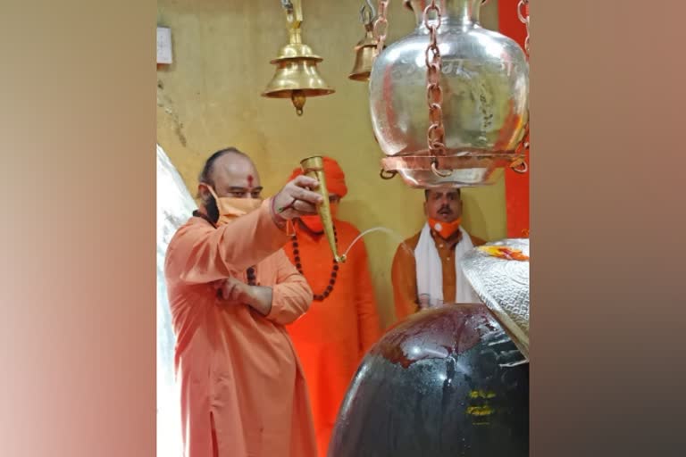 chhari-mubarak-taken-to-shankaracharya-temple