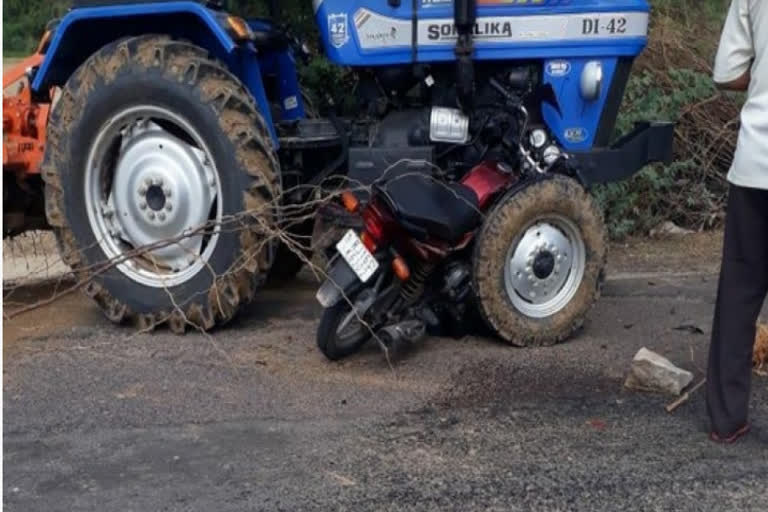 ratangarh churu latest news, ractor and bike collision in jalore