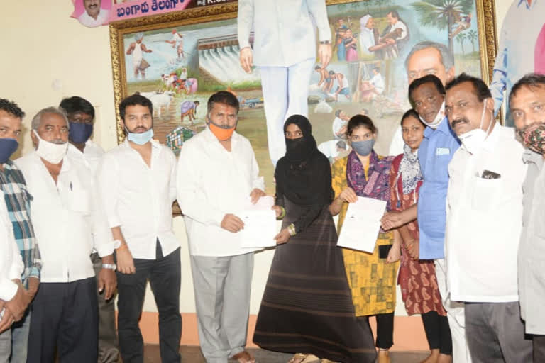 MLA Muthagopal Distributed CM  relief fund checks