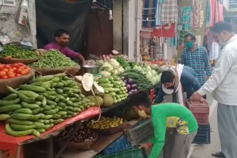 City Council Hamirpur cracked down on shopkeepers encroached in the city