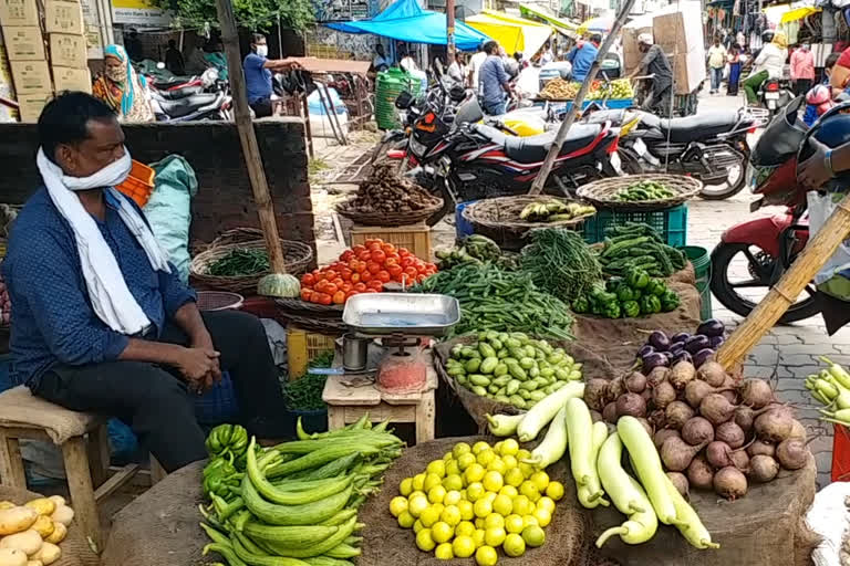 road-shopkeepers in barabanki