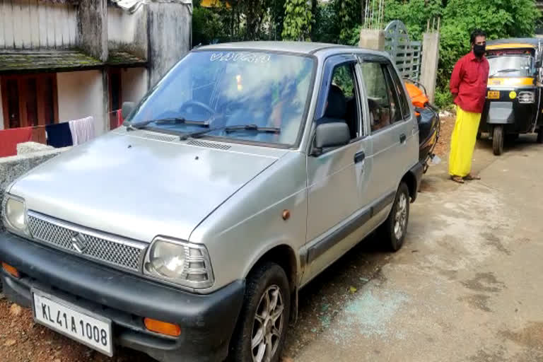 ഇടുക്കി  idukki  car  smashed  ഡ്രൈവിംഗ് സ്കൂൾ  തണ്ണിക്കാനം  Thannikkanam