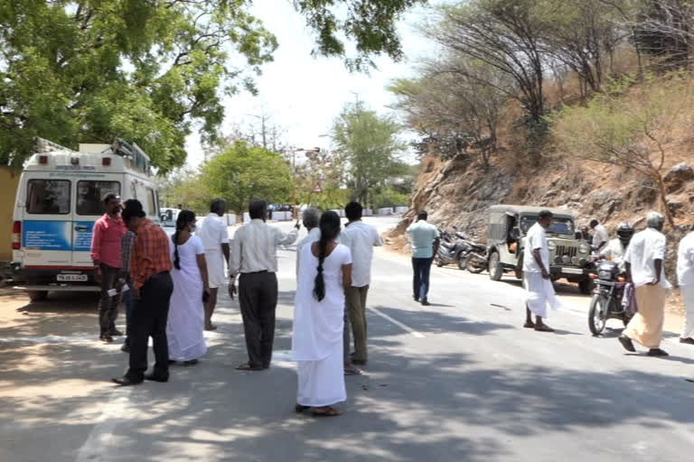 The spread of Kovid in Theni also worries Idukki  തേനിയിലെ കൊവിഡ് വ്യാപനം  കൊവിഡ് വ്യാപനം ഇടുക്കി  തേനി കൊവിഡ് വാര്‍ത്തകള്‍  The spread of Kovid  Idukki covid updates